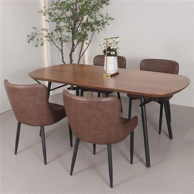 Trpezarija za više osoba u drvenom zrnu